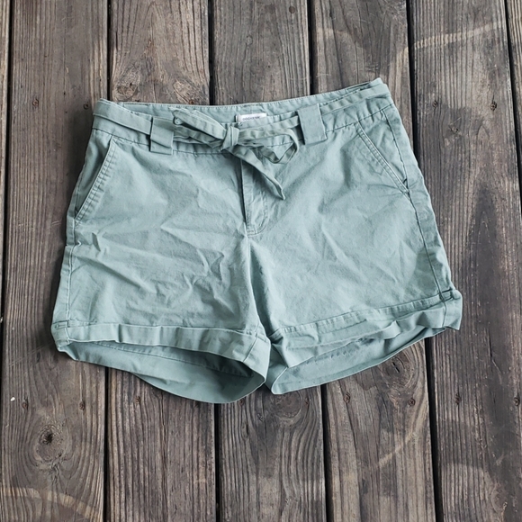 Dockers Chino shorts womens size 8 sage green flat front with belt - Picture 1 of 7